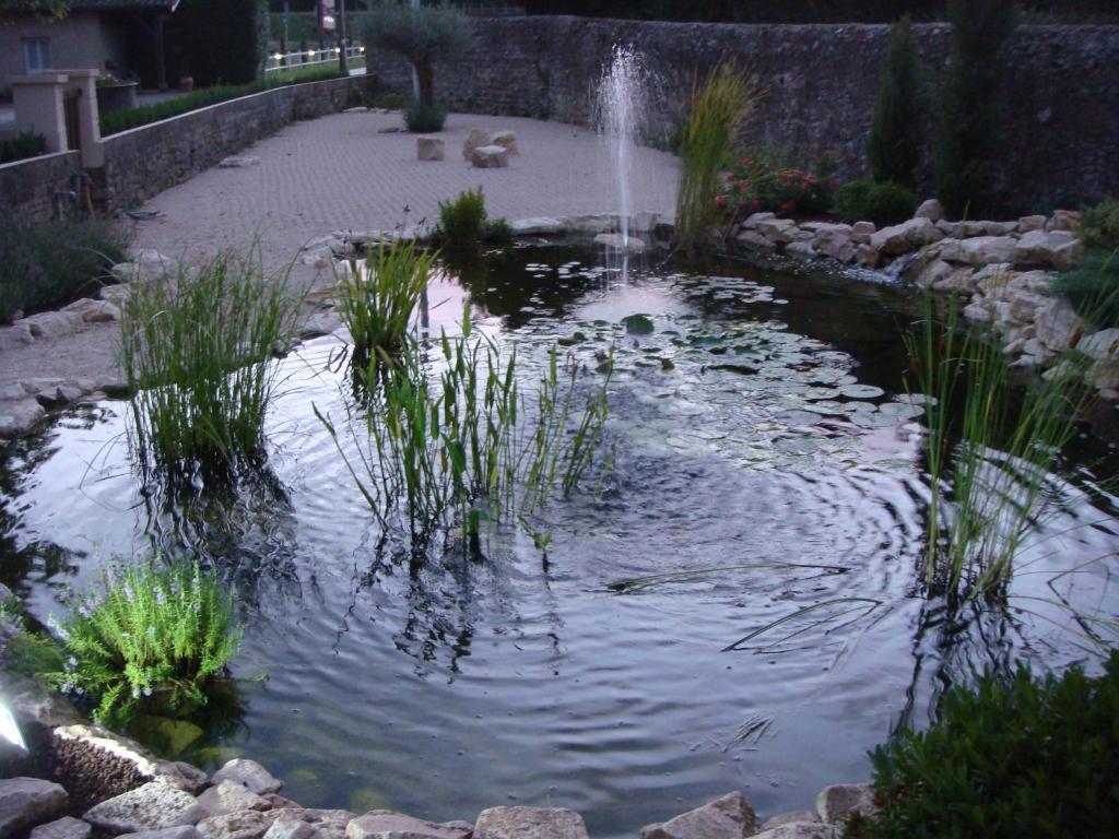 Logis Hotel Restaurant La Vieille Ferme, Macon Nord Sancé Zewnętrze zdjęcie
